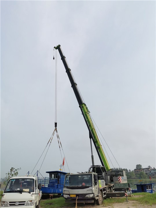 东西湖区桥梁建设吊装案例